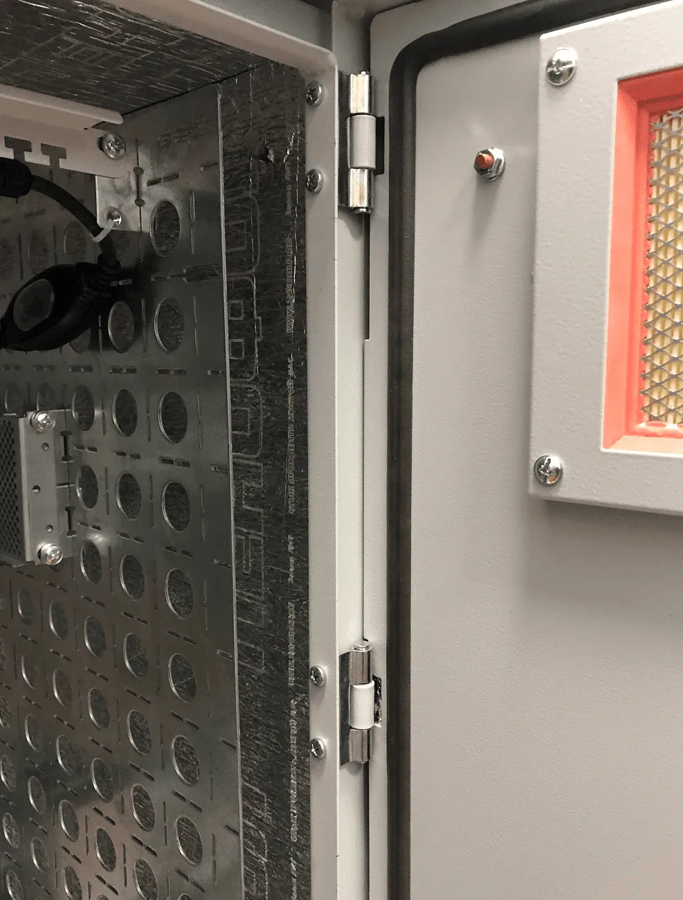 Шкаф уличный всепогодный настенный укомпл. 6U (Ш600 × Г500), нерж. сталь, комплектация Т1-IP54/55