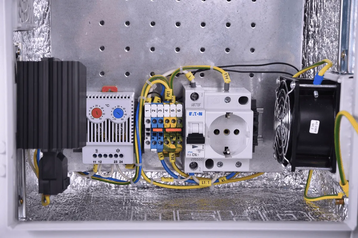 Шкаф ЭКОНОМ уличный всепогодный настенный укомплектованный (В500 × Ш500 × Г250),комплектация T1-IP54