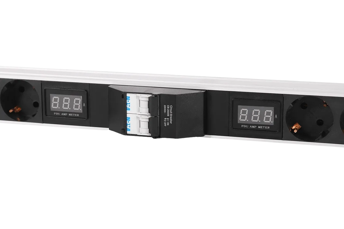 Верт. блок розеток Rem-32 с авт., и амп., 24 Schuko, 32А, алюм., 42-48U, колодка Верт. блок розеток Rem-32 с авт., и амп., 24 Schuko, 32А, алюм., 42-48U, колодка