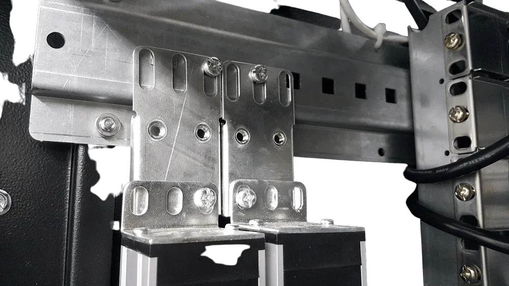 Верт. блок розеток Rem-32 на 2 конт. по 10 Schuko, 6 C19 с авт. и амп., 2×16A, алюм.,42-48U,колодка