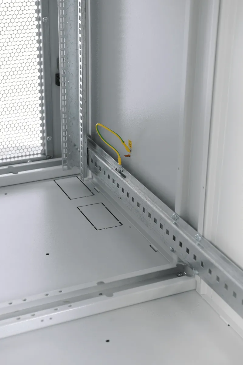 Шкаф серверный напольный 45U (800 × 1200) дверь перфорированная 2 шт.