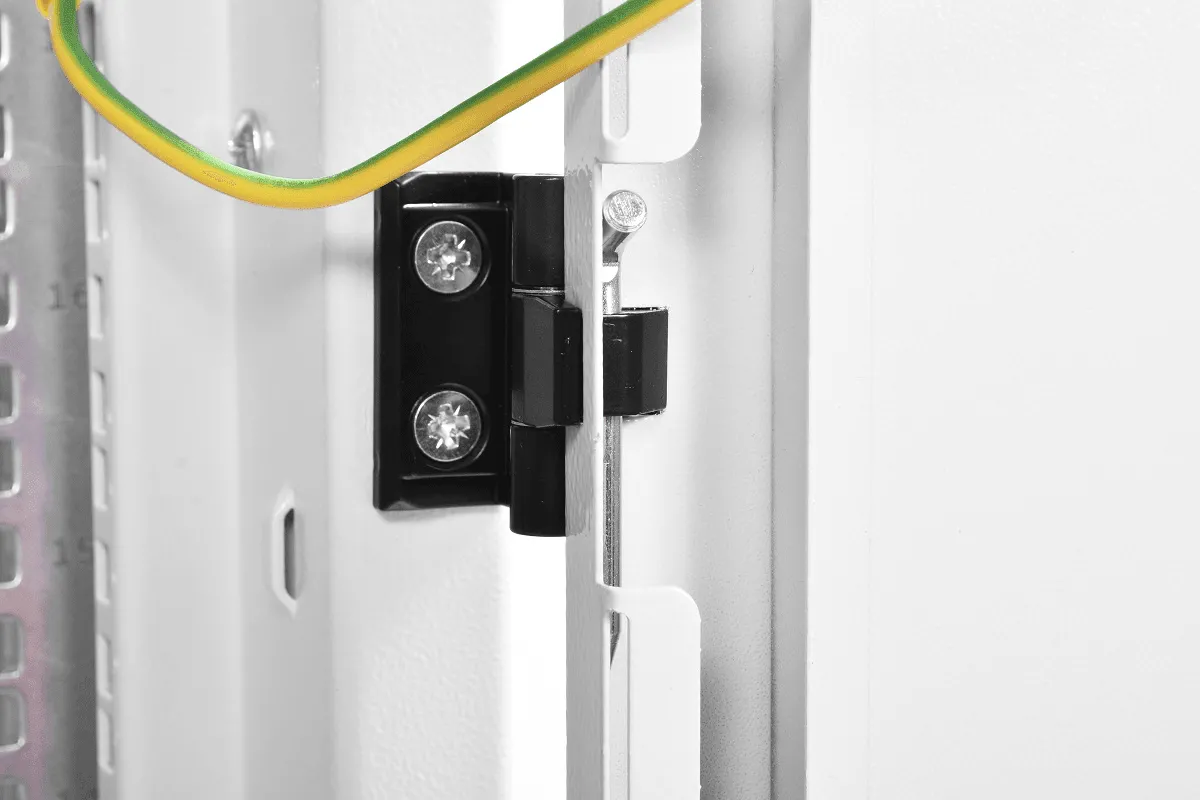 Шкаф телекоммуникационный напольный 22U (600 × 800) дверь металл