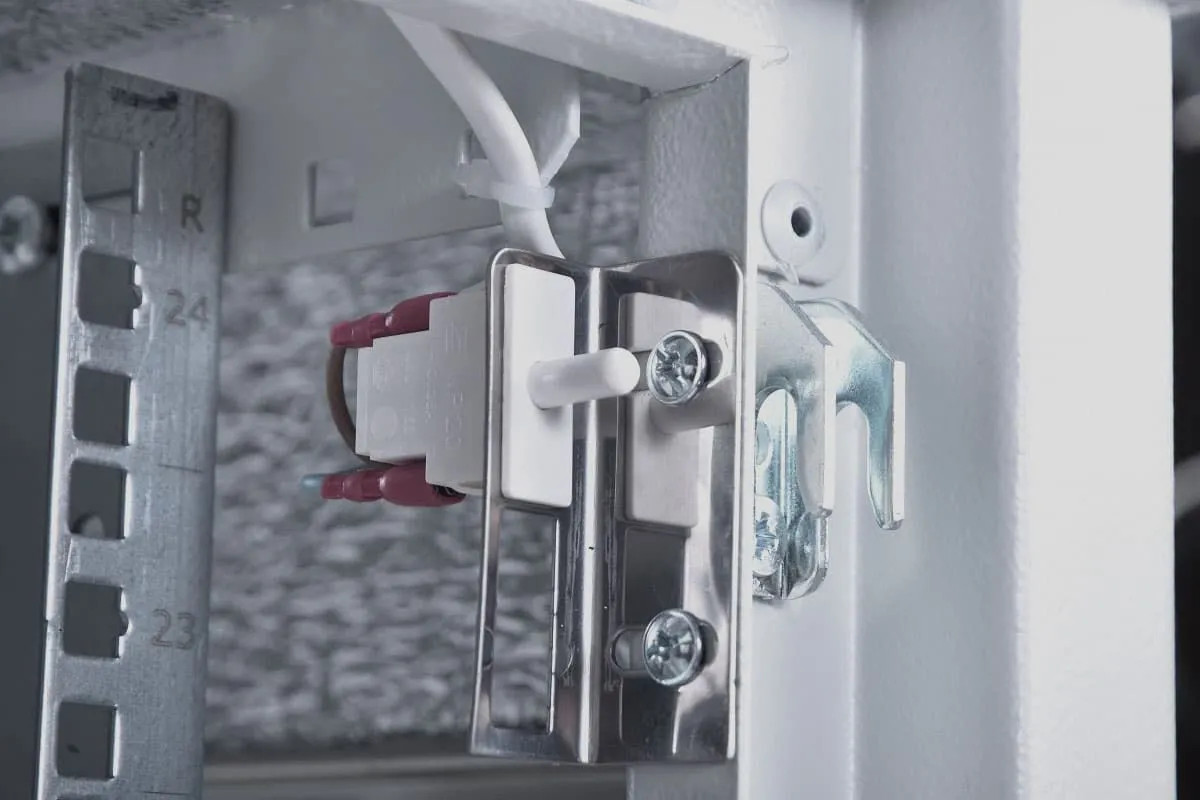 Шкаф всепогодный напольный укомплектованный 24U (Ш1000 × Г600) с эл. отсеком, комплектация Т1-IP55