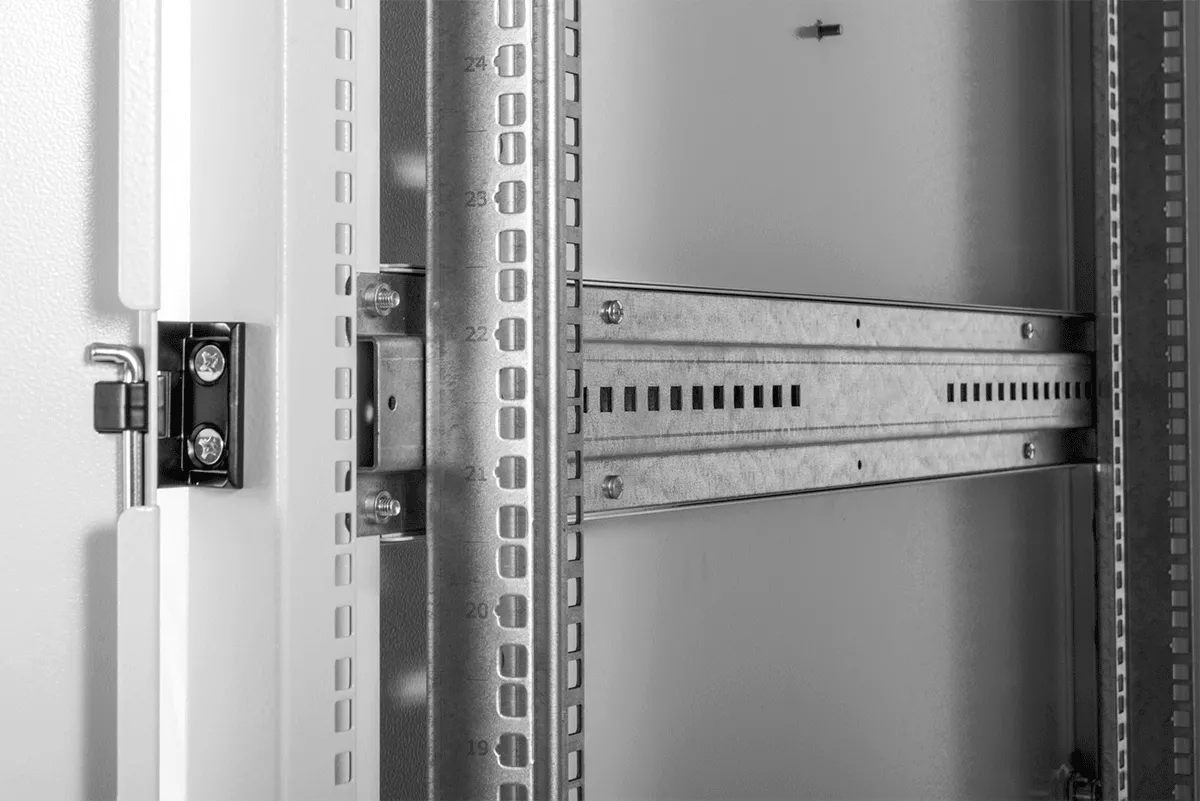 Шкаф серверный напольный 48U (600 × 1200) дверь перфорированная, задние двойные перф., цвет черный