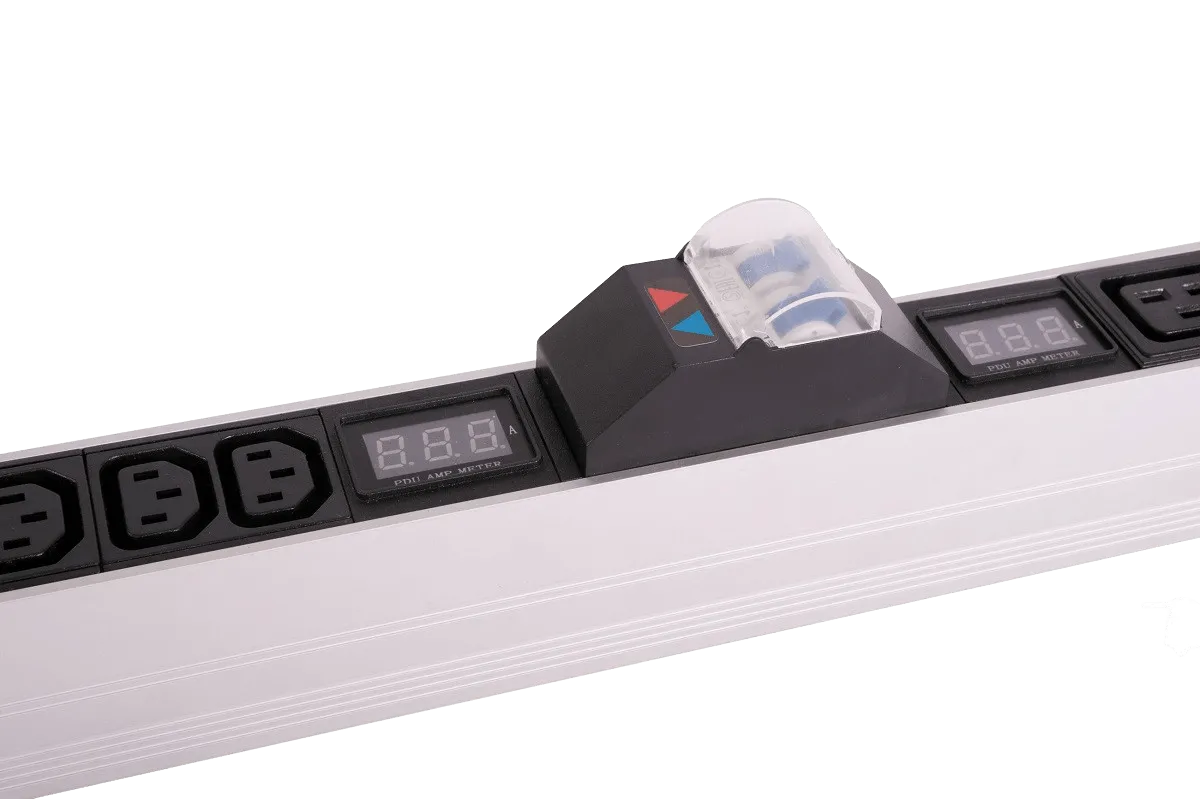 Верт. блок розеток Rem-32 на 2 конт. по 5 C19, 10 C13 с авт., и амп., 2×16A, алюм., 33-48U, колодка