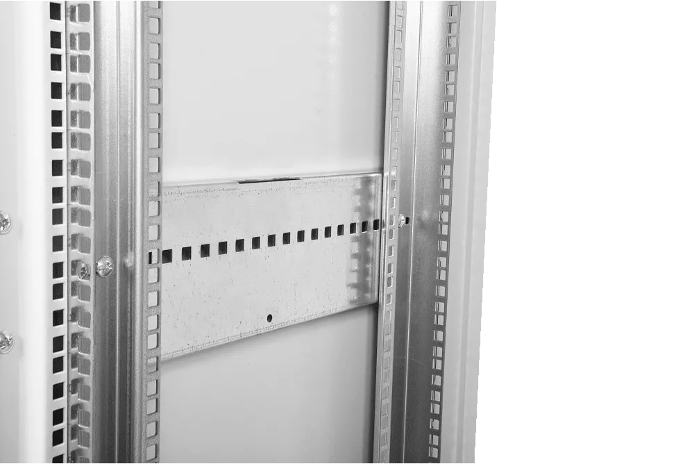 Шкаф телекоммуникационный напольный 47U (600 × 800) дверь перфорированная