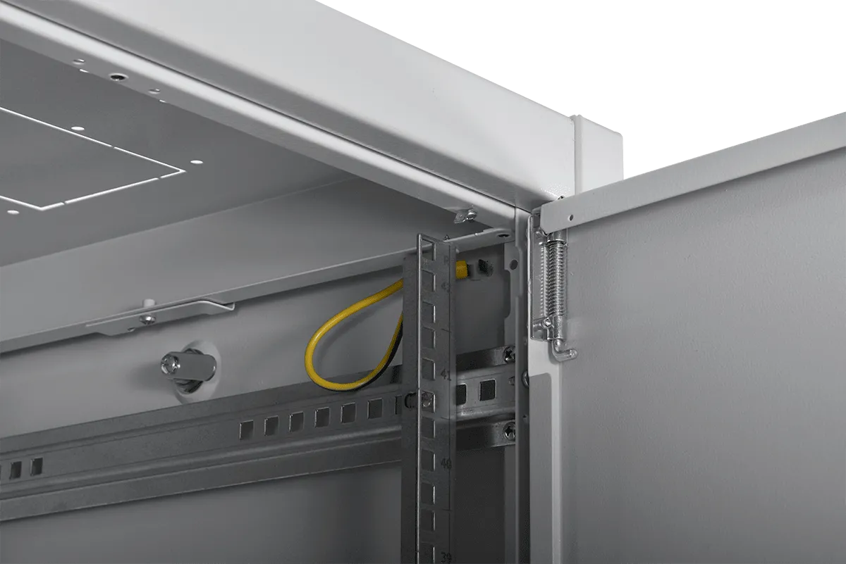 Шкаф телекоммуникационный напольный ЭКОНОМ 42U (600 × 800) дверь перфорированная 2 шт.