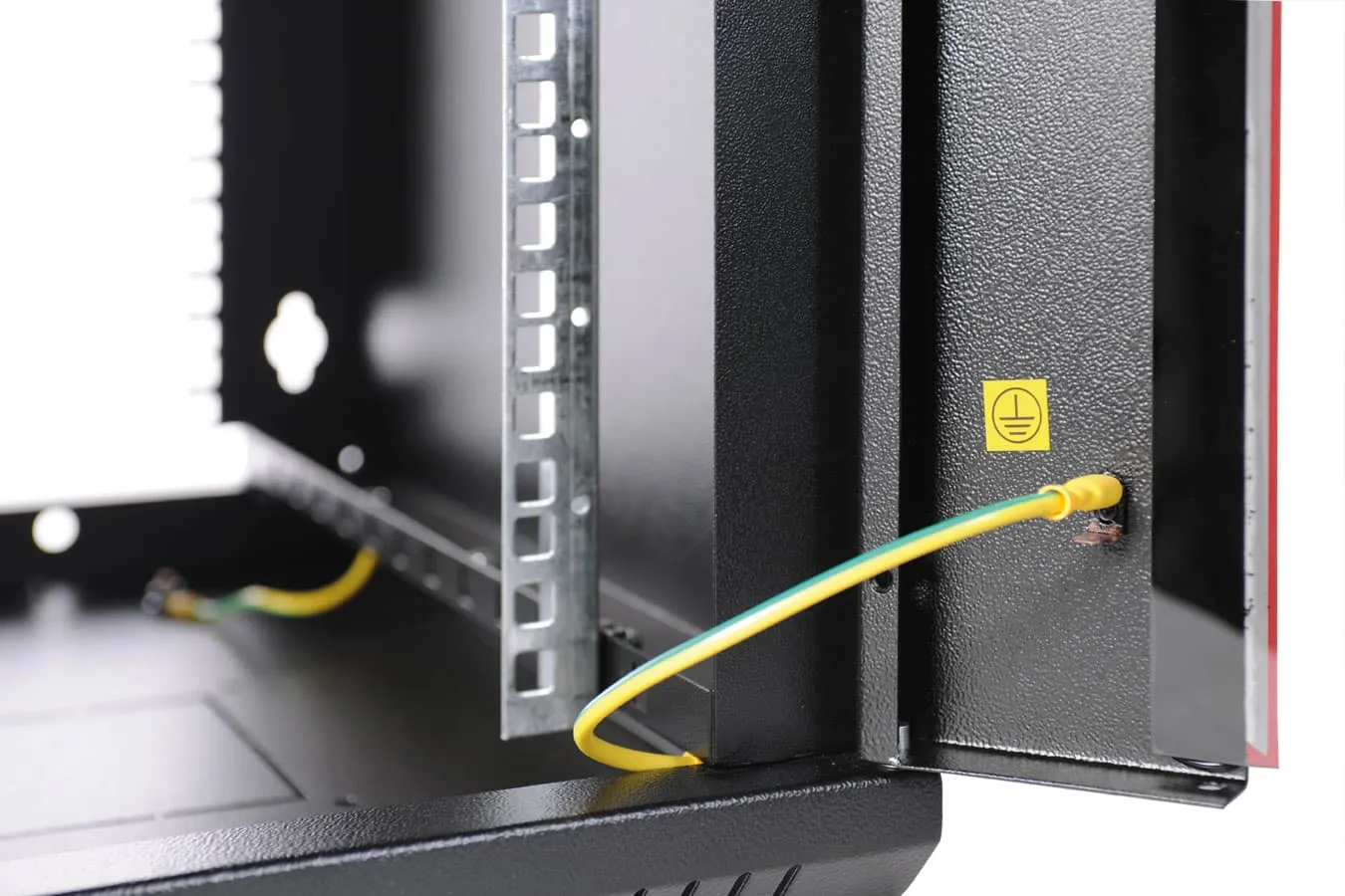 Шкаф телекоммуникационный настенный разборный ЭКОНОМ 6U (600 × 520) дверь стекло, цвет черный